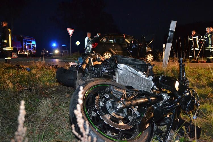 Zwei Schwerverletzte Bei Unfall Auf Der B109