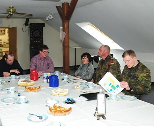 Soldaten und Jatznick machen gemeinsame Sache