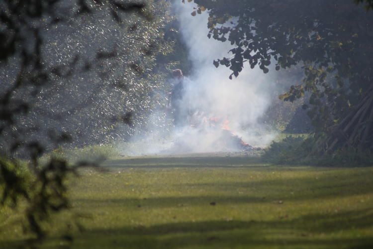 Wer seine Gartenabfälle verbrennt, spielt mit dem Feuer