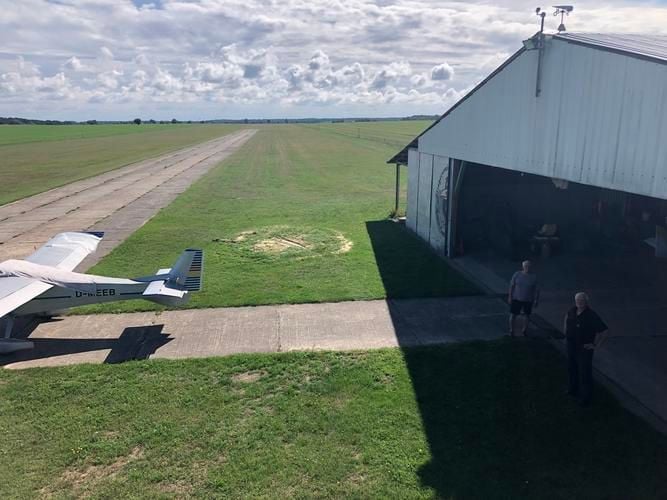 Auf dem Flugplatz gibt es viel Raum zum Feiern