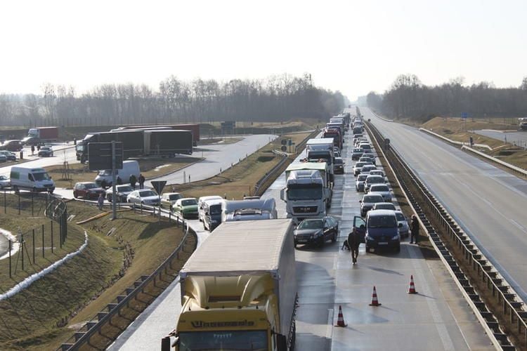 Alles steht still auf der Autobahn 11