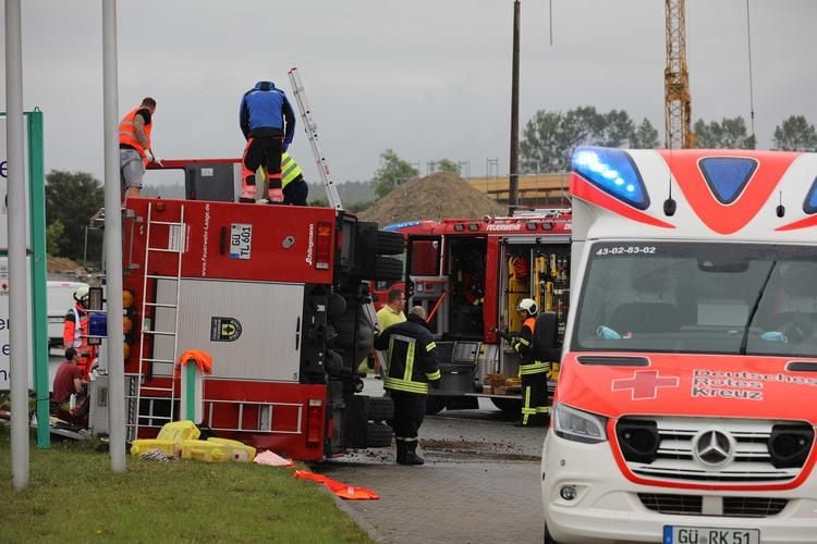 Feuerwehrfahrzeug nahe Rostock verunglückt