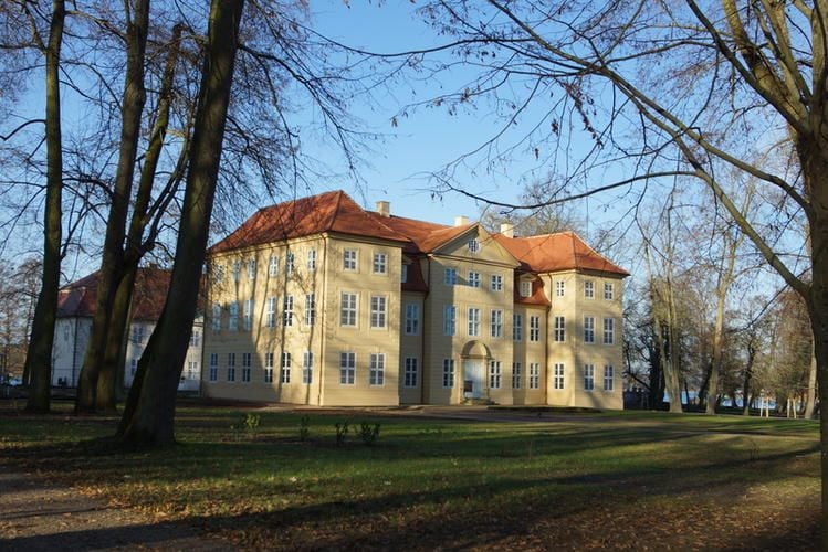 Sellering bittet auf "sein Schloss" in Mirow