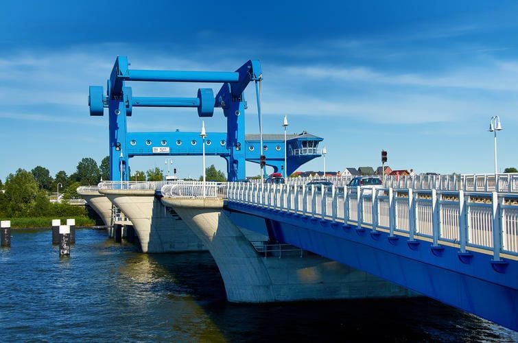 Auf der Brücke zur Insel Usedom wird’s mal wieder ganz schön eng