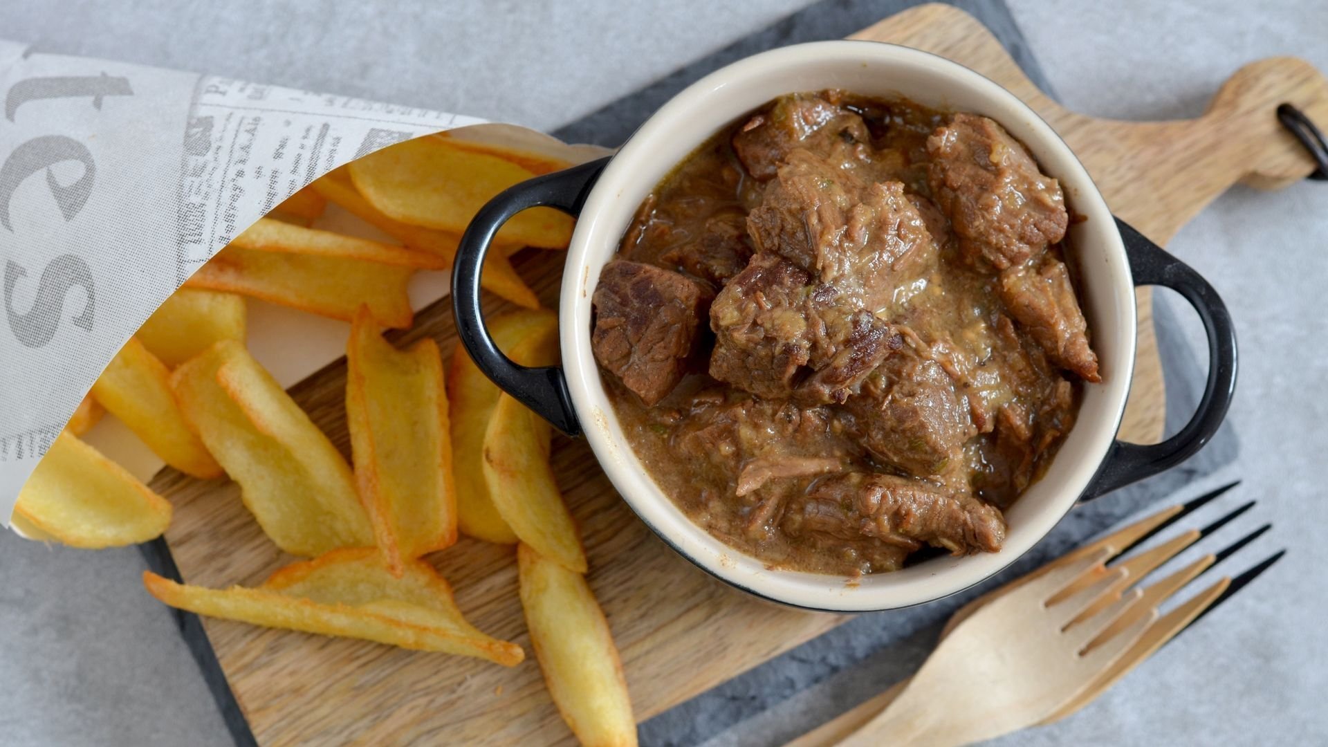 Belgisches Biergulasch Mit Fritten