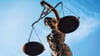 Wohnungstür der Ex mit Axt eingeschlagen: Gericht verurteilt 24-Jährigen