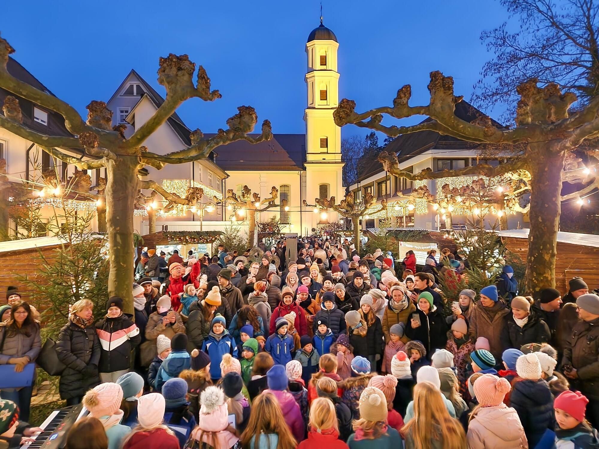 Weihnachtsmarkt in Langenargen lockt nicht nur viele Einheimische an