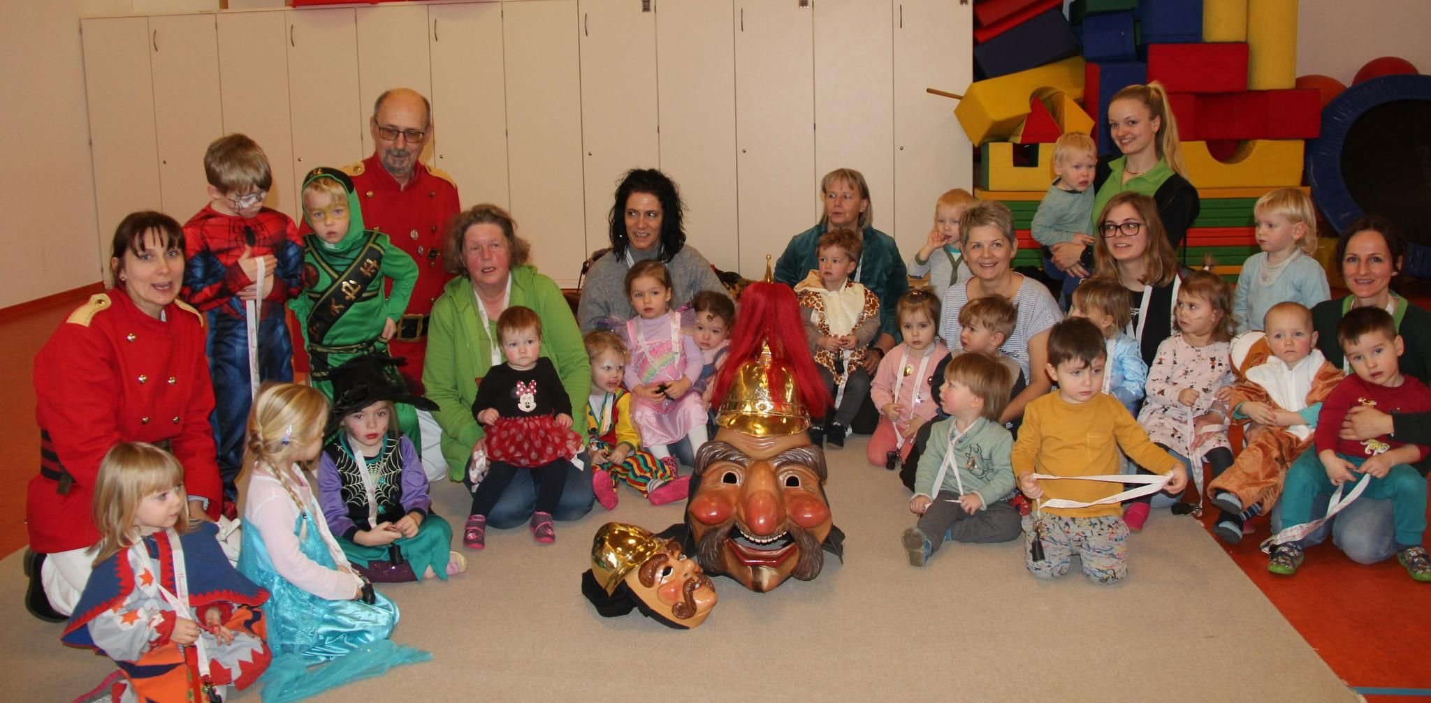 Muckenspritzer kommen in den Rosengarten-Kindergarten