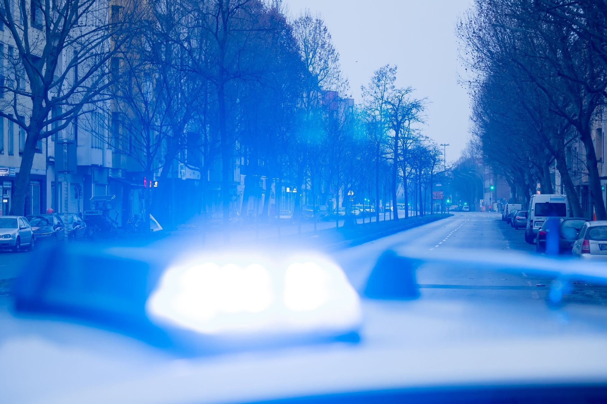 Männer nutzen bei Videodreh verbotene Waffen als Requisiten