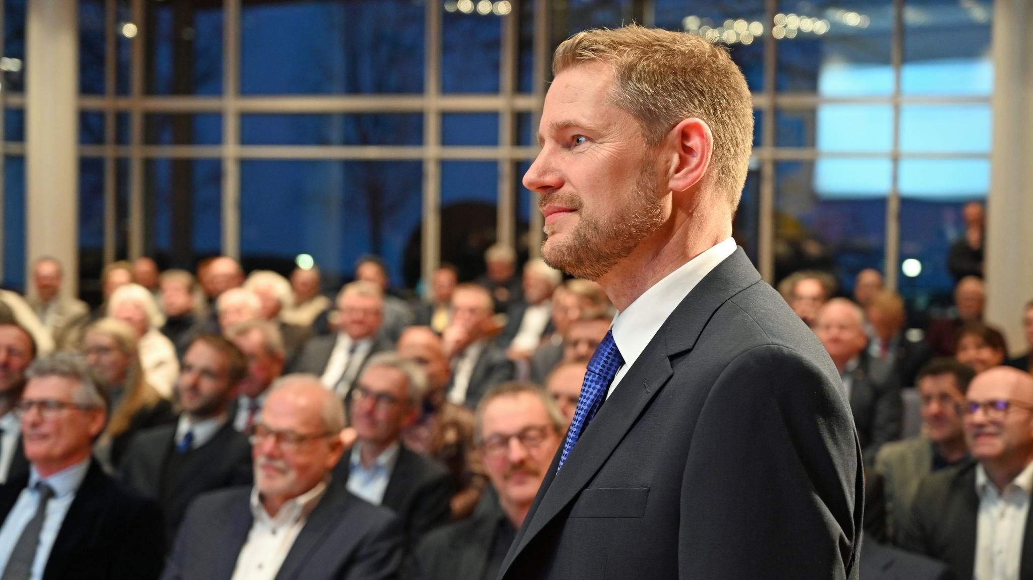 Der Neue Landrat Des Bodenseekreises Heißt Luca Wilhelm Prayon