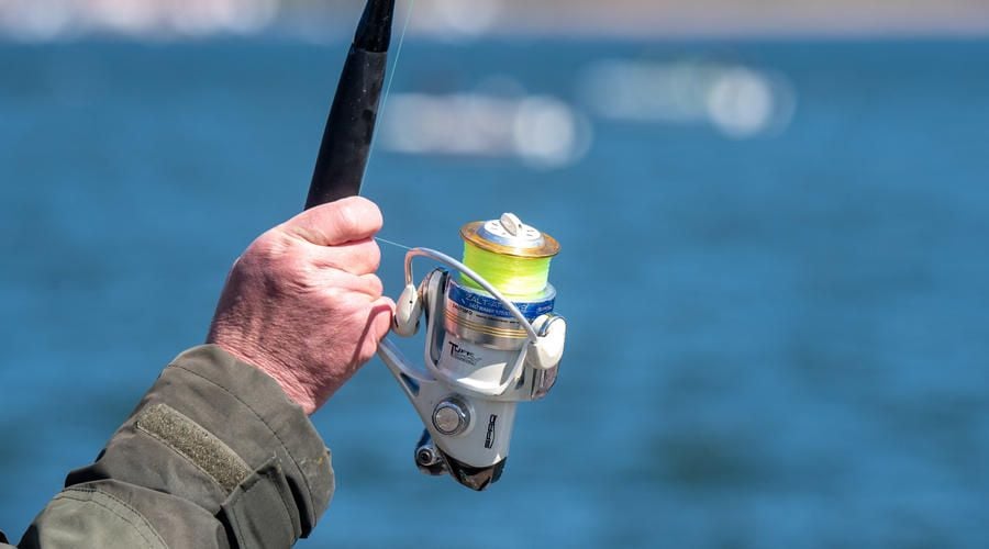 Angler geht von Bord – Verletzter in Rostock