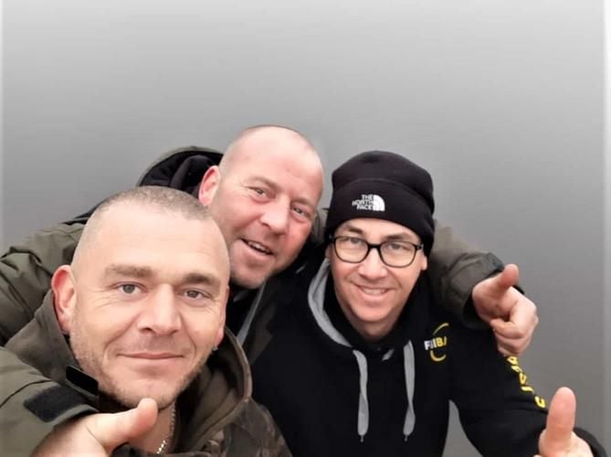 Trio zieht Dezember-Karpfen an Land