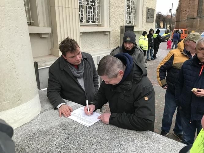 Sonntags-Demo fordert ein Ende der Waffenlieferungen