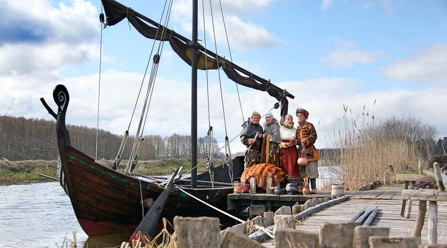 Freilichtmuseum Ukranenland baut zehntes Schiff für Touren auf dem Fluss