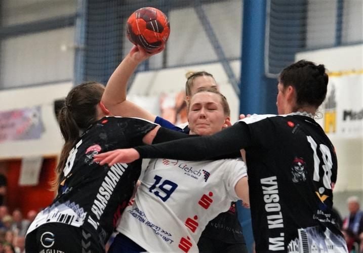 Coole Gäste feiern Sieg im Handball-Derby