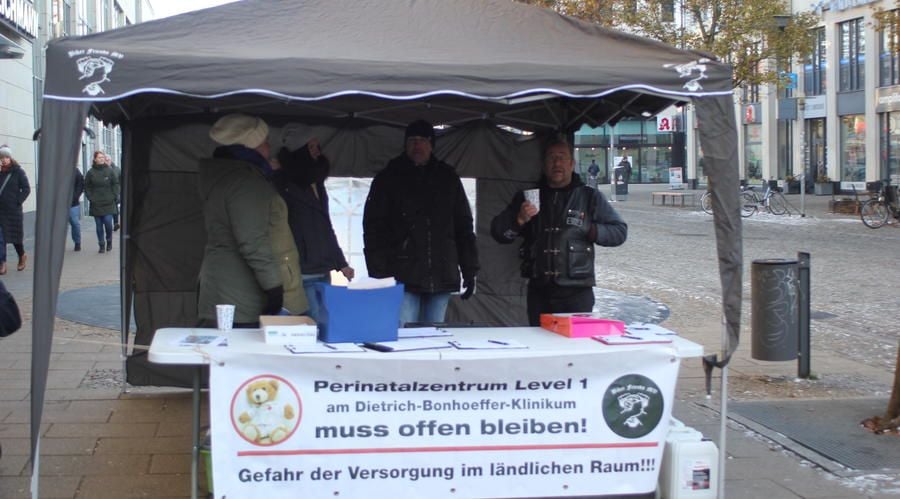 Neubrandenburger kämpfen weiter um Unterschriften für Frühchenstation