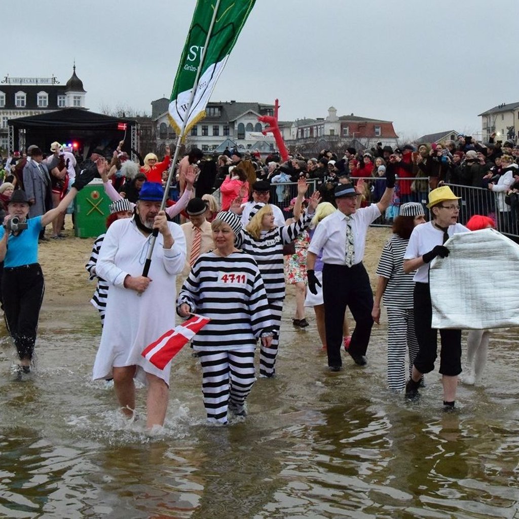 Eisiges Badevergnügen auf Usedom