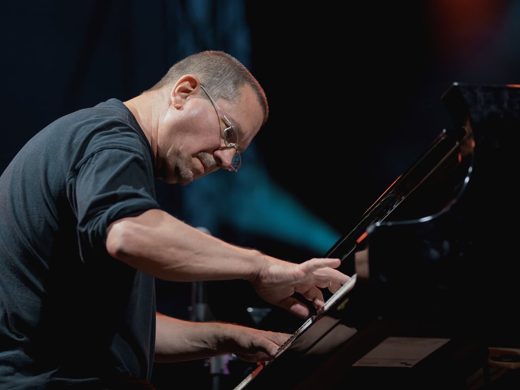 „Piano–Rebell“ spielt im Herrenhaus kurz vor Usedom