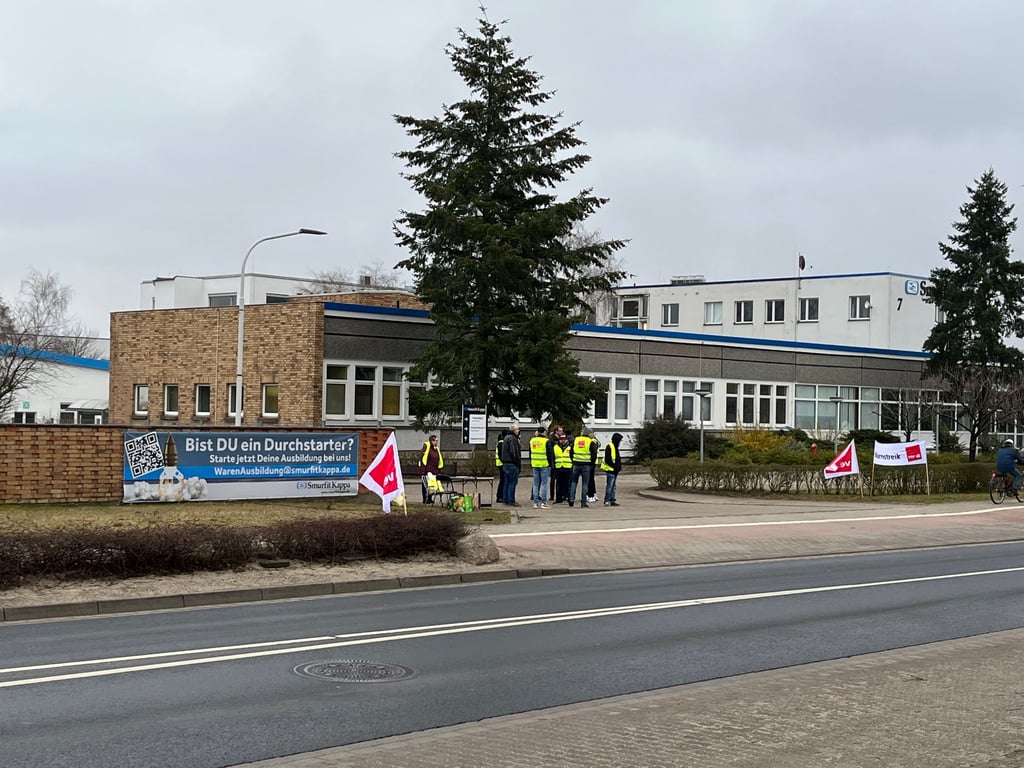 Smurfit Kappa–Mitarbeiter in Waren streiken