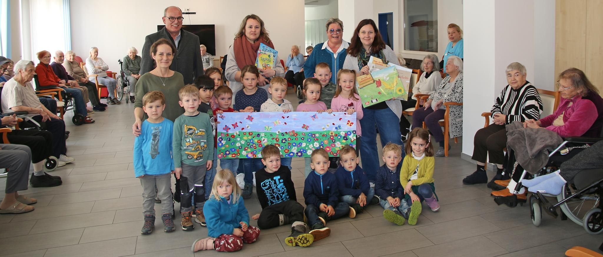 Kinder besuchen Pflegeresidenz am Schönbach