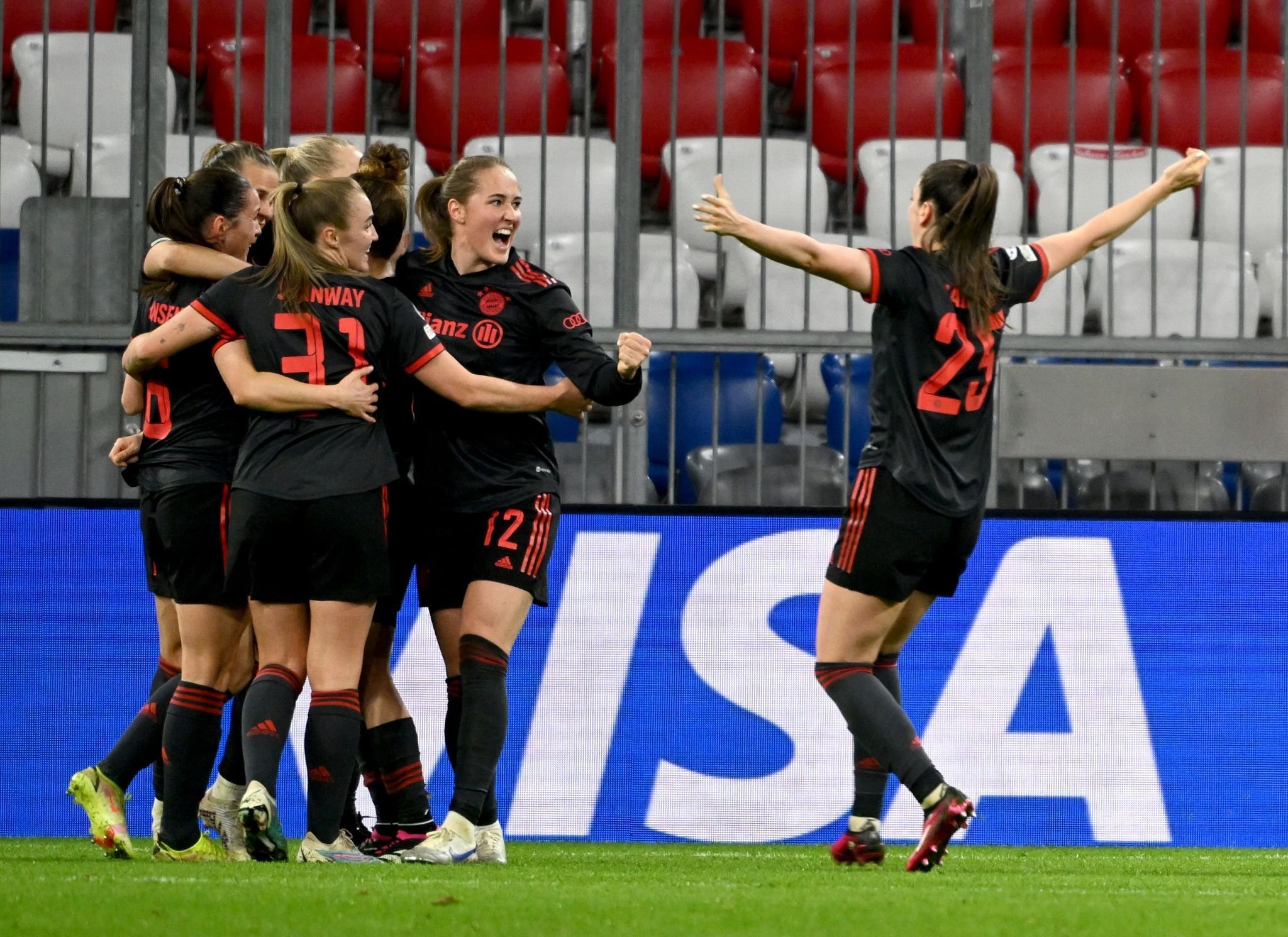 Bayern–Frauen gewinnen Viertelfinal–Hinspiel gegen Arsenal