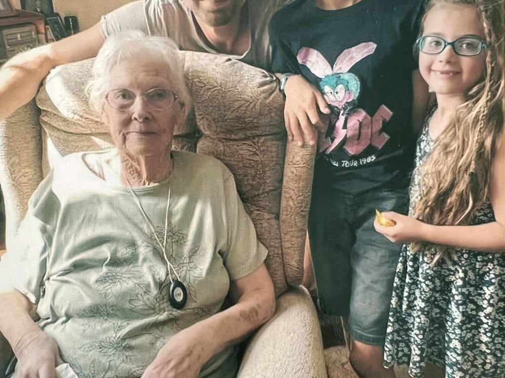 Britin wohnt 102 Jahre im selben Haus — und verkauft es nun