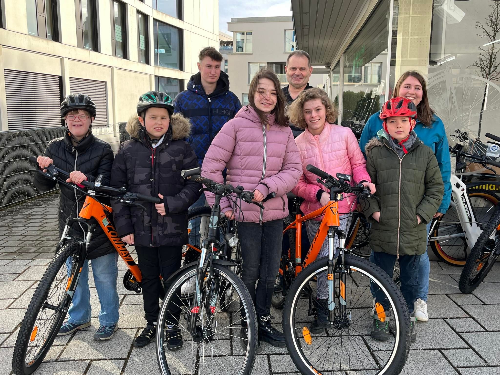 Neue Fahrräder für die Aicher–Scholl Schule