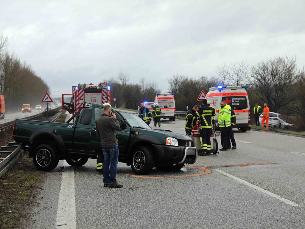 Schwerer Verkehrsunfall mit Urlauberfamilie bei Rostock