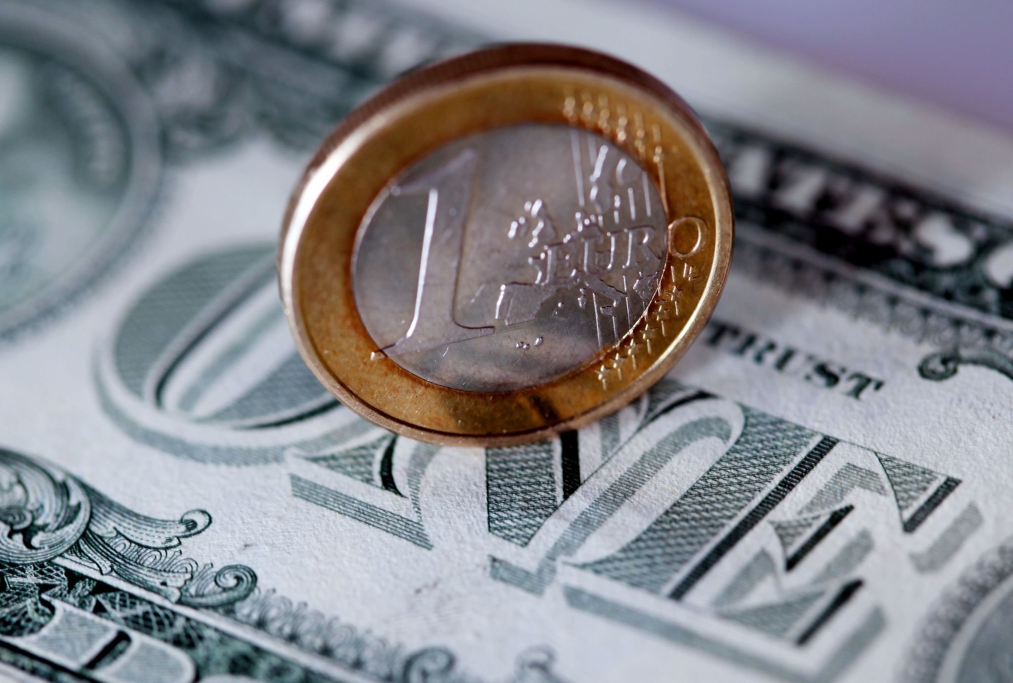 Euro gibt deutlich nach — Verunsicherung steigt wieder