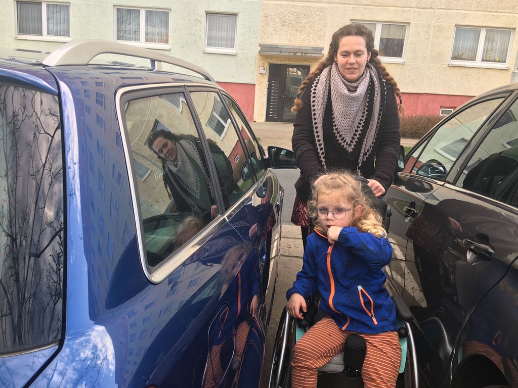 Mutter kämpft für behinderten Sohn um blauen Parkausweis