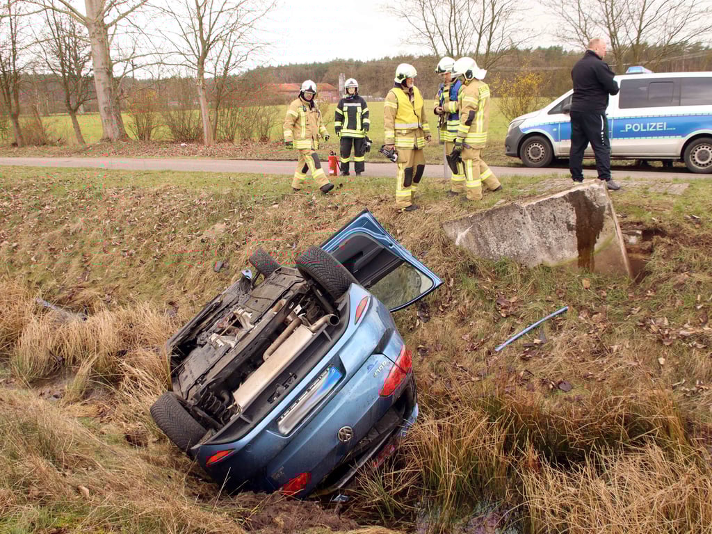 ► Schwere Unfälle am Morgen — Auto überschlägt sich