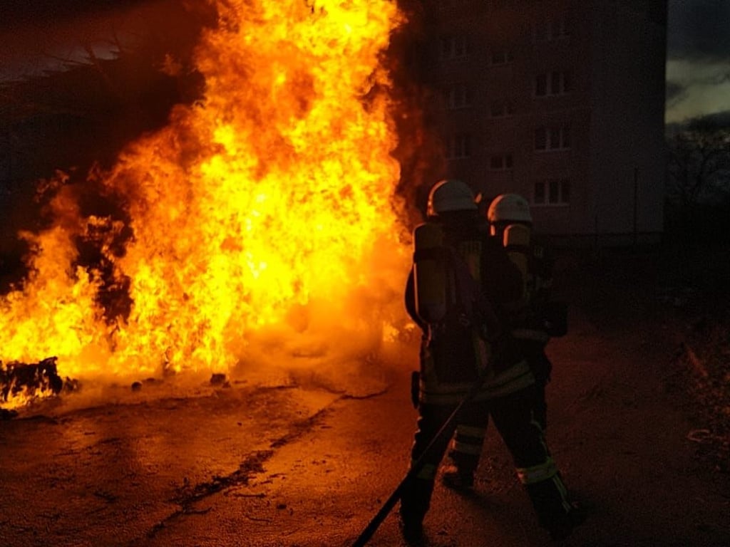 Container gehen in Flammen auf – es war wohl Brandstiftung