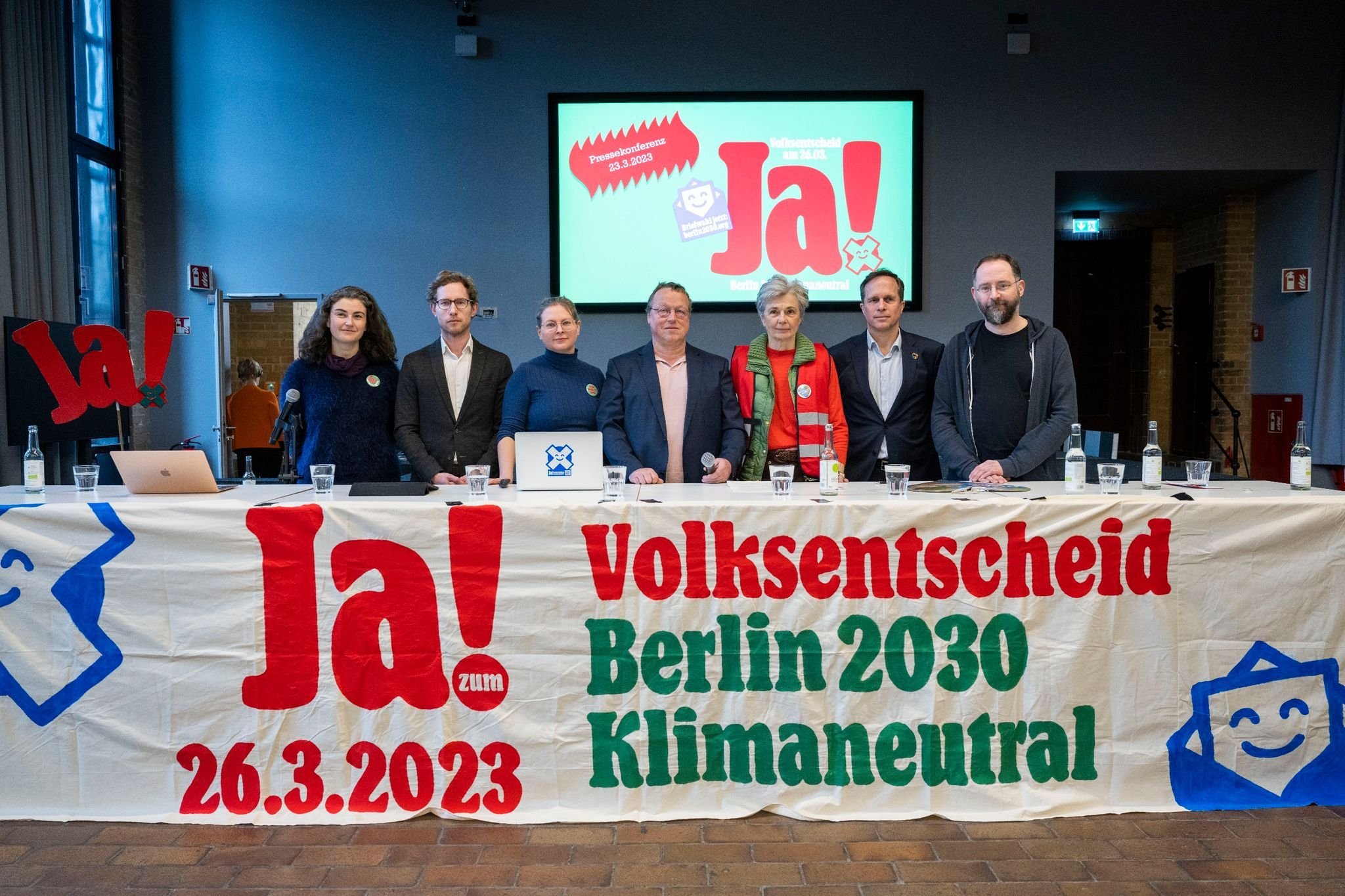 Berliner entscheiden über mehr Tempo beim Klimaschutz