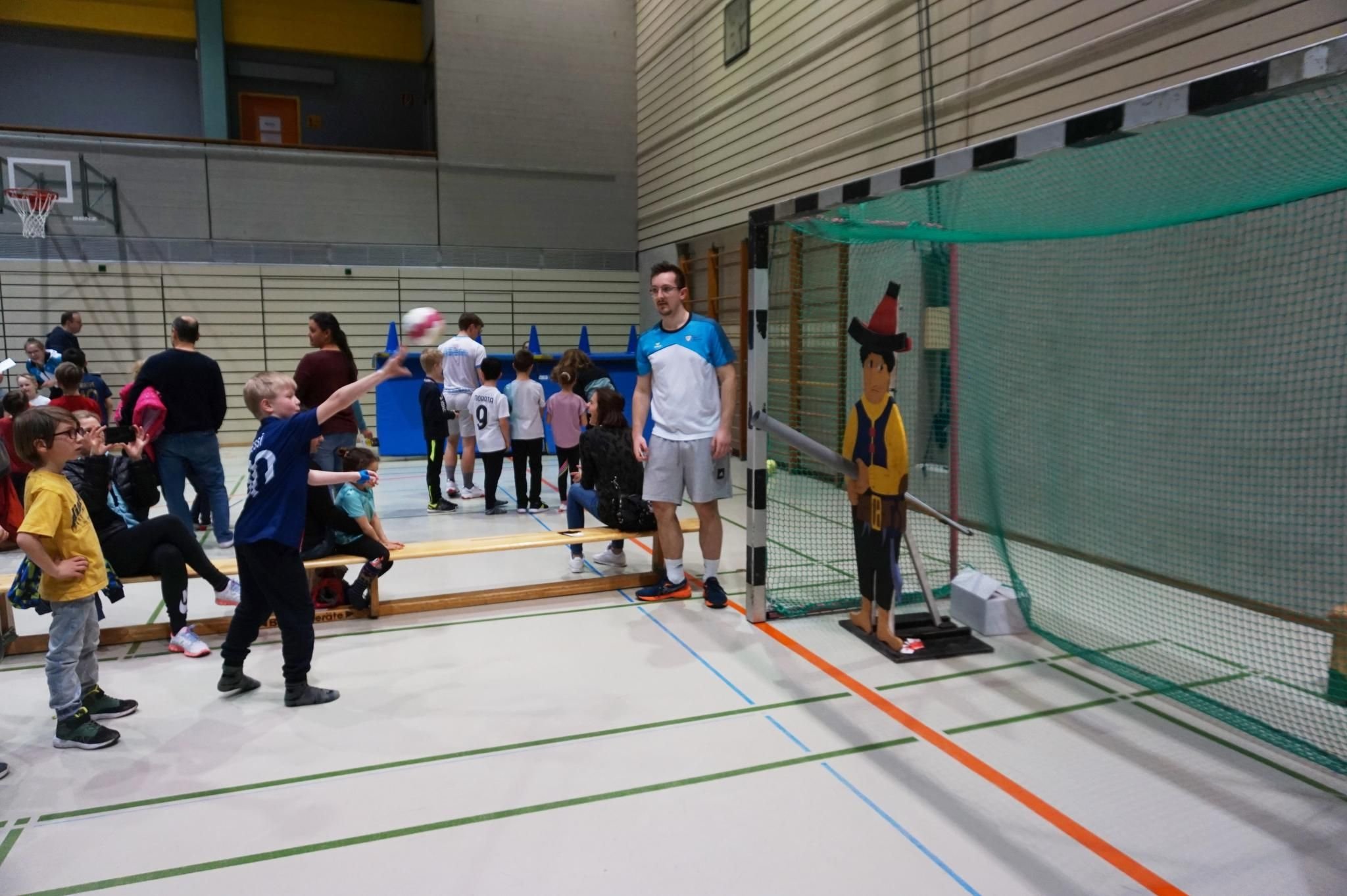 500 Kinder erobern beim Young Power Day die Pfeifle–Halle