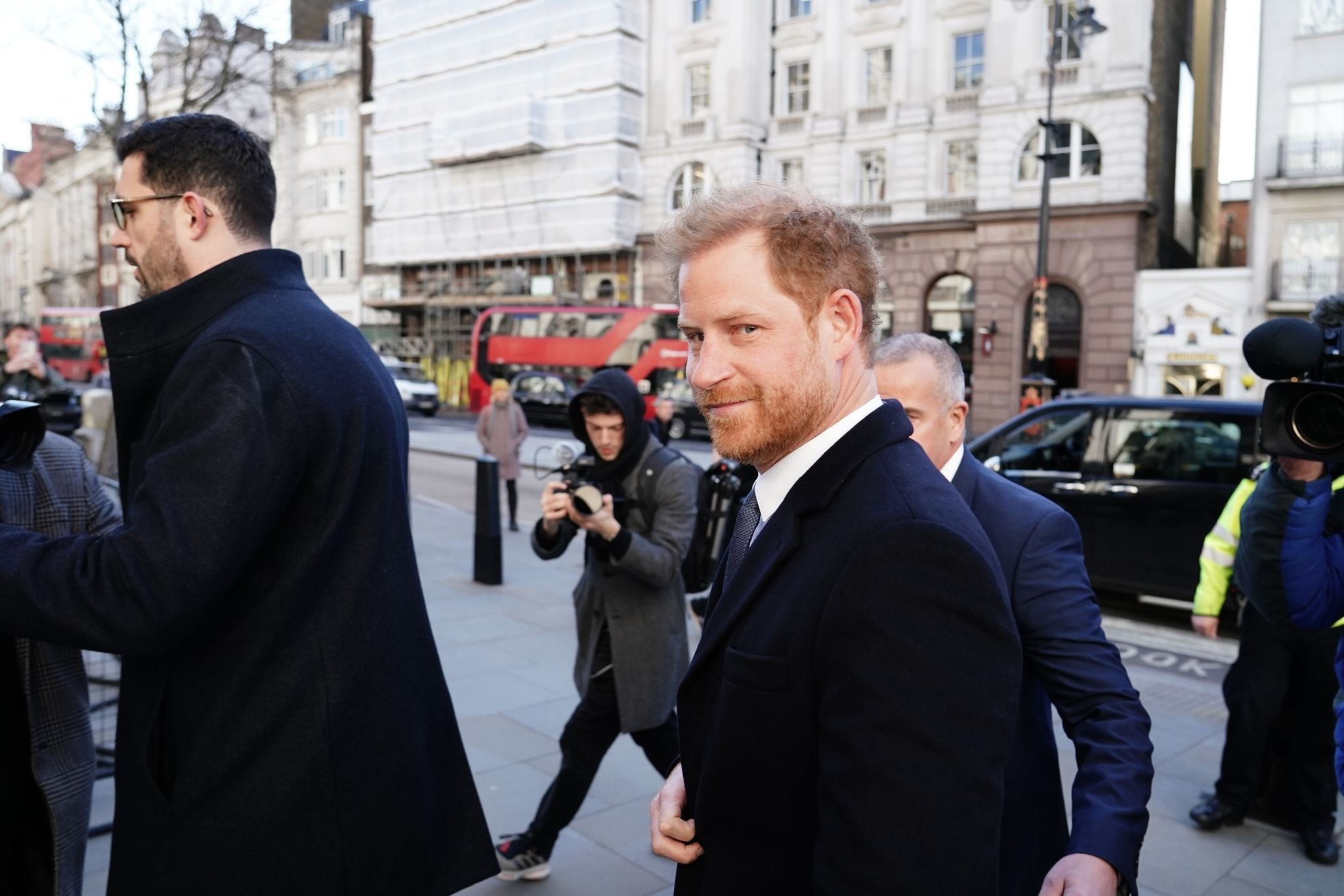 Prinz Harry überraschend bei Gerichtstermin in London