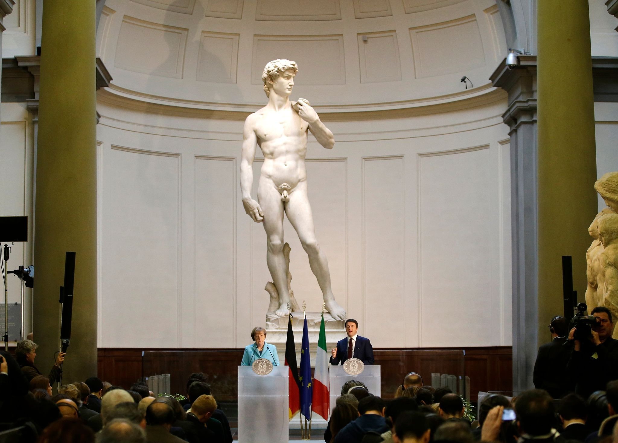 Kündigung wegen David–Statue? — Bürgermeister meldet sich