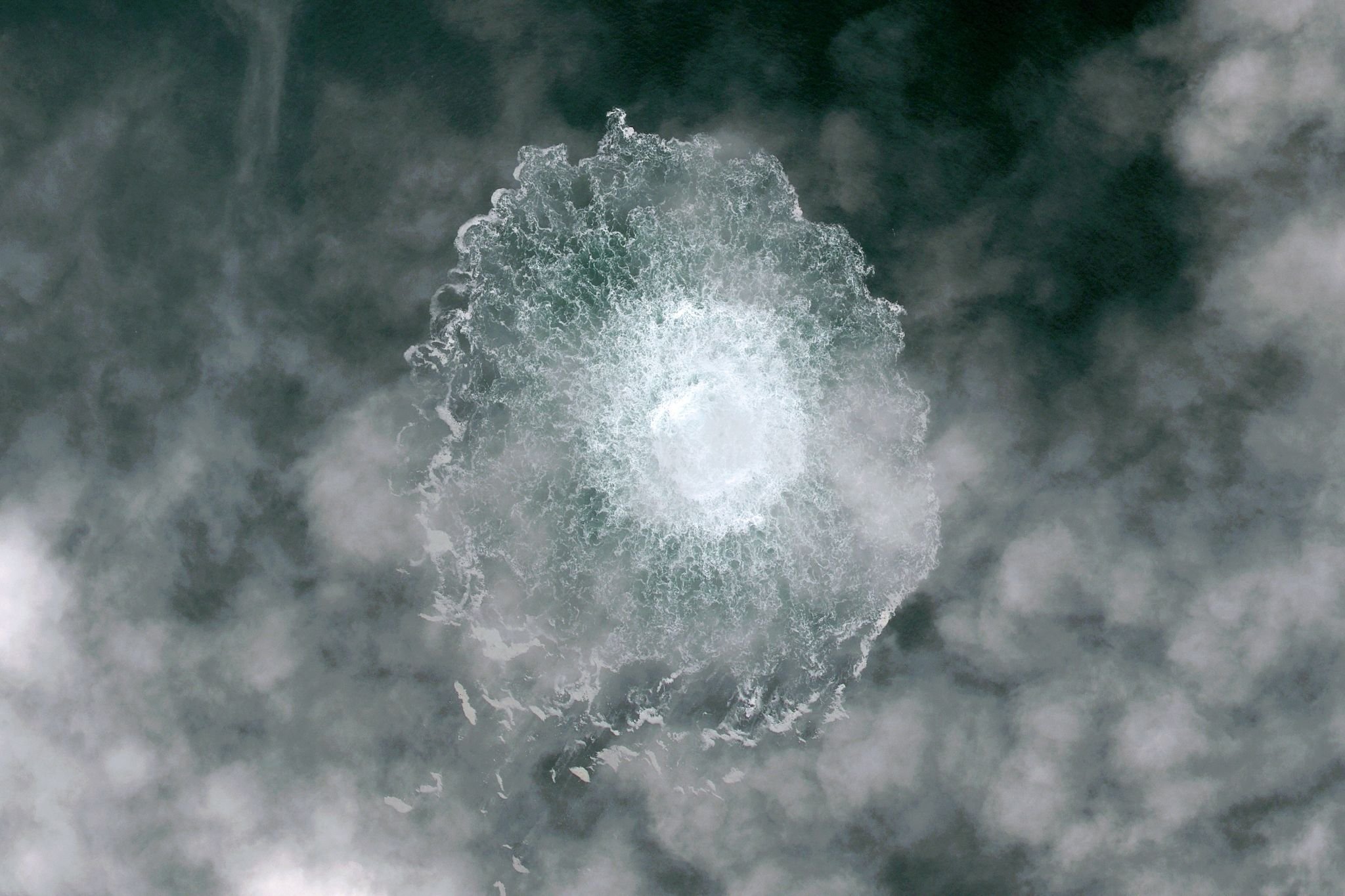 Image with id: Fn3G5W-LuRQi