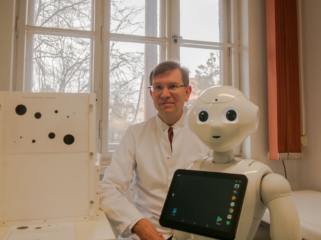 Intelligenter Roboter in Greifswald hilft nach Schlaganfall