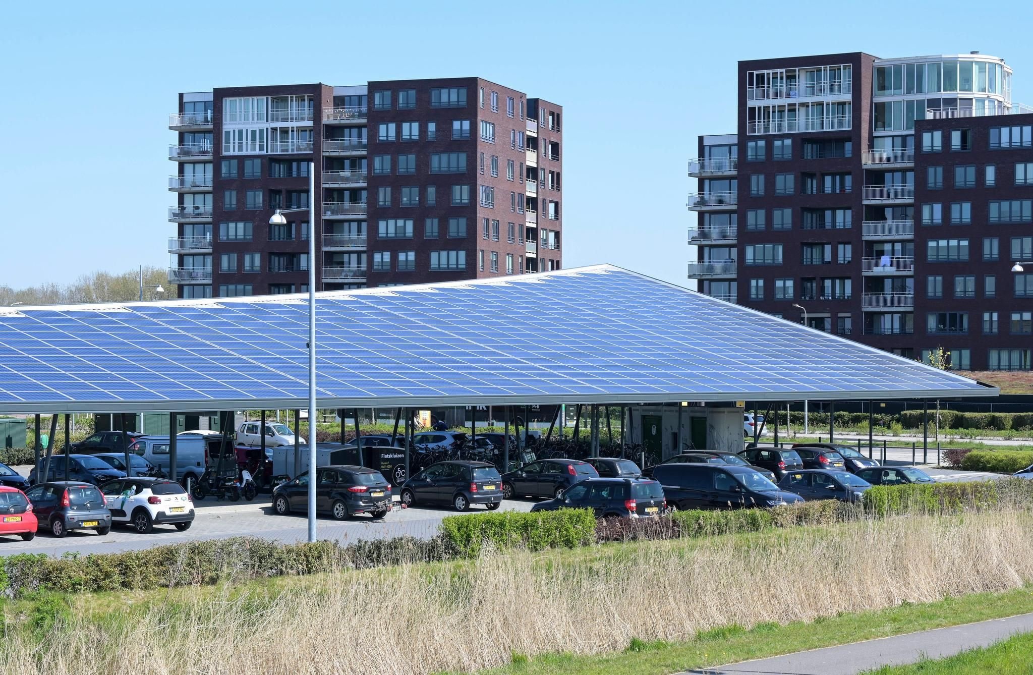 Land fördert PV–Anlagen über bestehenden Parkplätzen