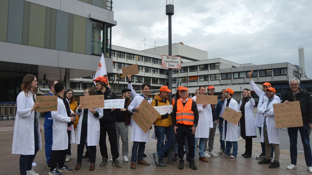 „Von Traumjob zu Jobtrauma“: 25 Ärzte streiken in Friedrichshafen