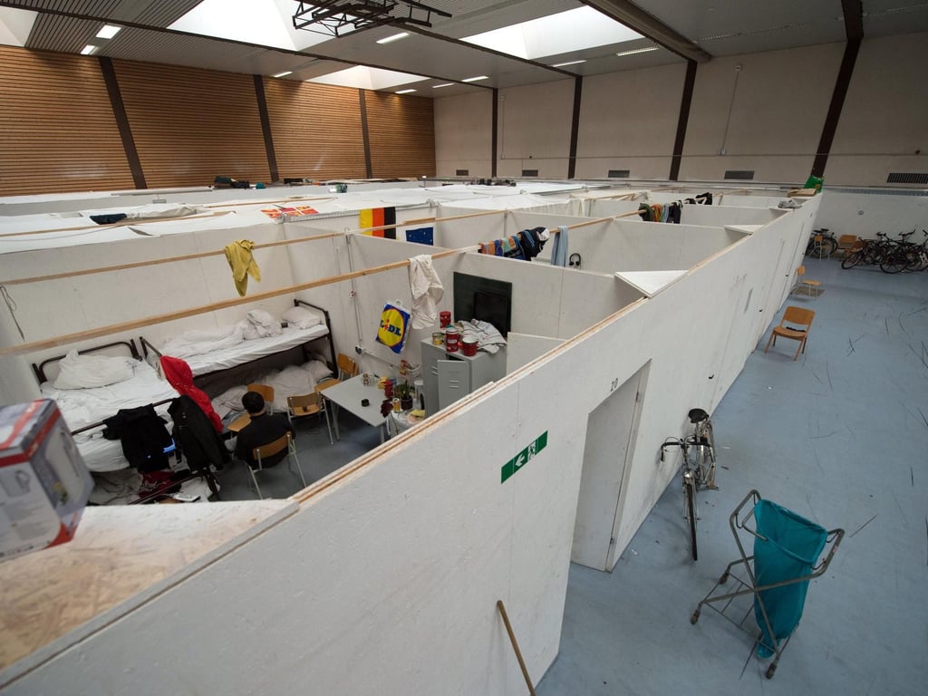 Bis zum Sommer sollen alle Flüchtlinge aus den Hallen ausziehen