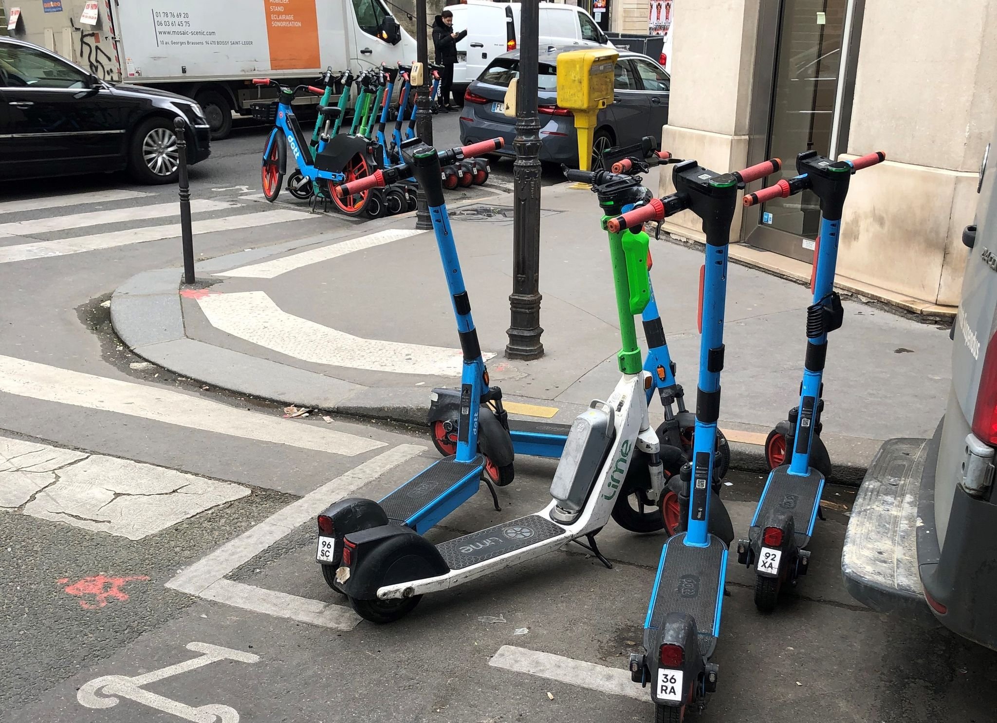 Pariser stimmen über Zukunft der E–Scooter ab
