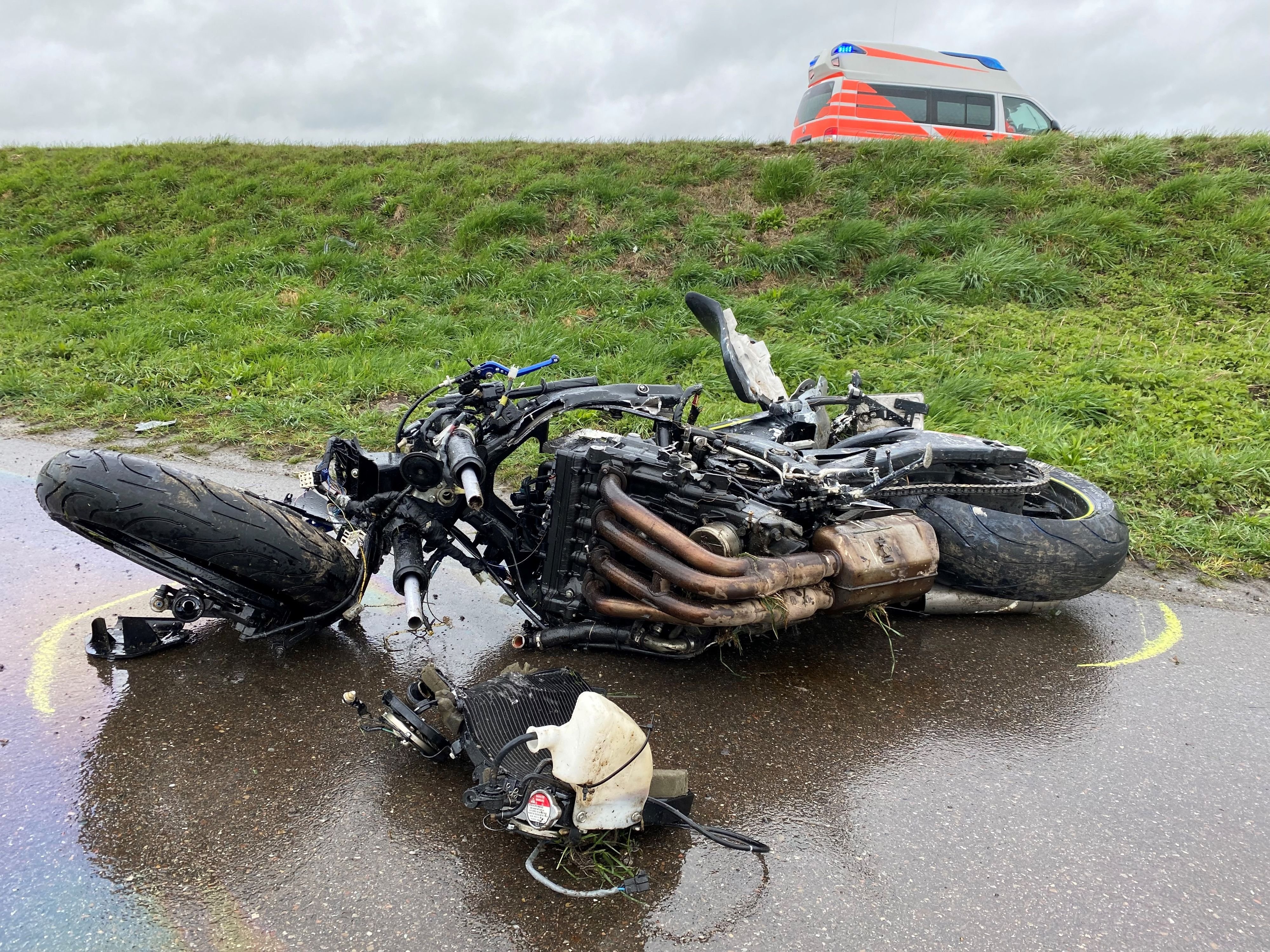 Motorradfahrer Stirbt Bei Unfall Auf B32