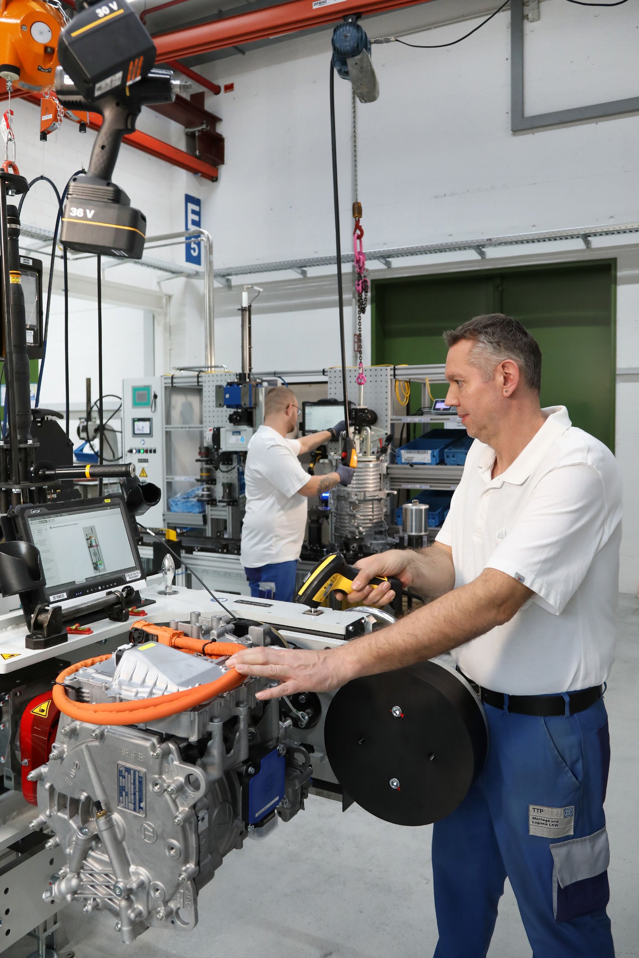 Zf Friedrichshafen Ag Regionalservice Friedrichshafen Werk 2 Friedrichshafen: Vorstand Peter Laier lobt breites Portfolio der ZF