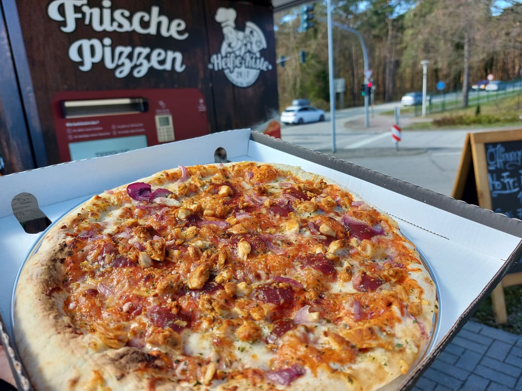 Erster Pizza–Automat auf Usedom versorgt Hungrige rund um die Uhr