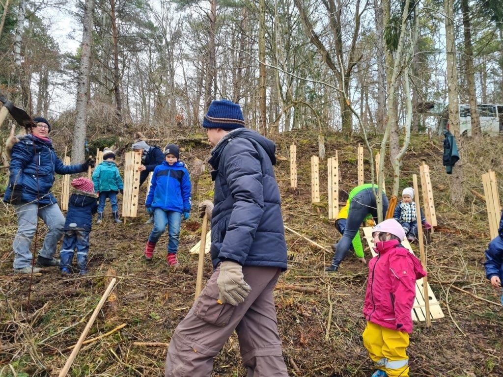 Baumpflanzaktion des Kindergarten Nasgenstadt