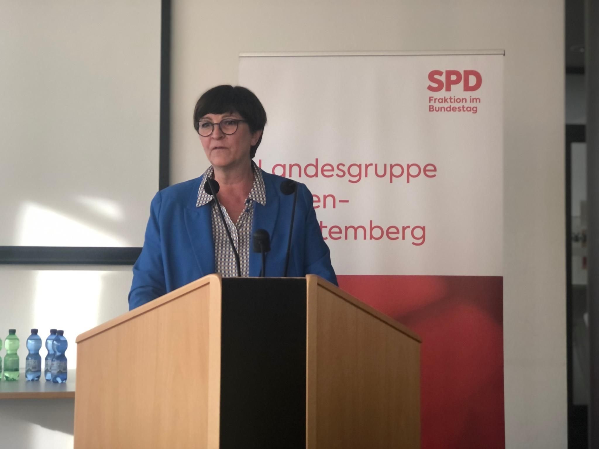 SPD–Chefin Saskia Esken nimmt Kartellbehörden in die Pflicht