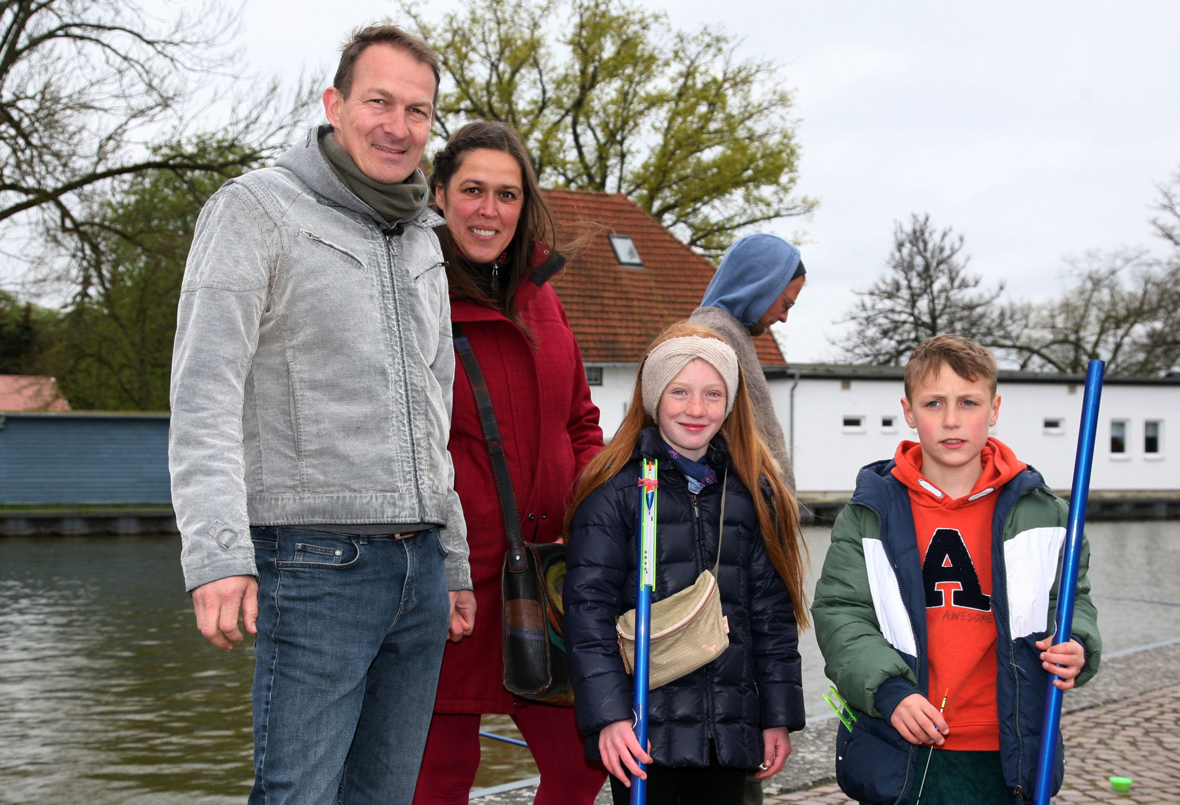 Hermine hat ihren ersten Hecht am Haken