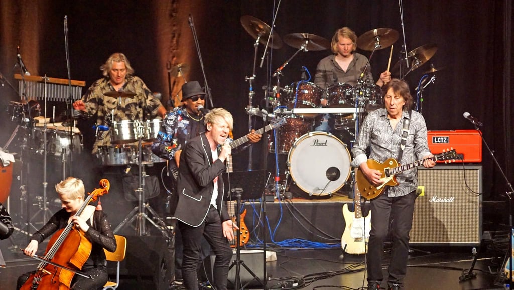 Siggi Schwarz rockt die Aalener Stadthalle am Muttertag