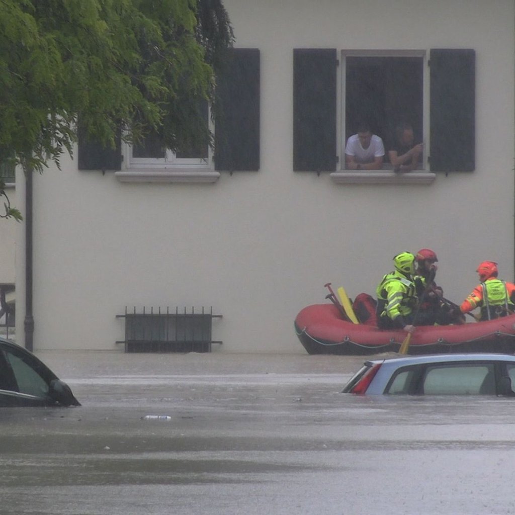 Schwere Unwetter in Italien — Rund 900 Menschen evakuiert